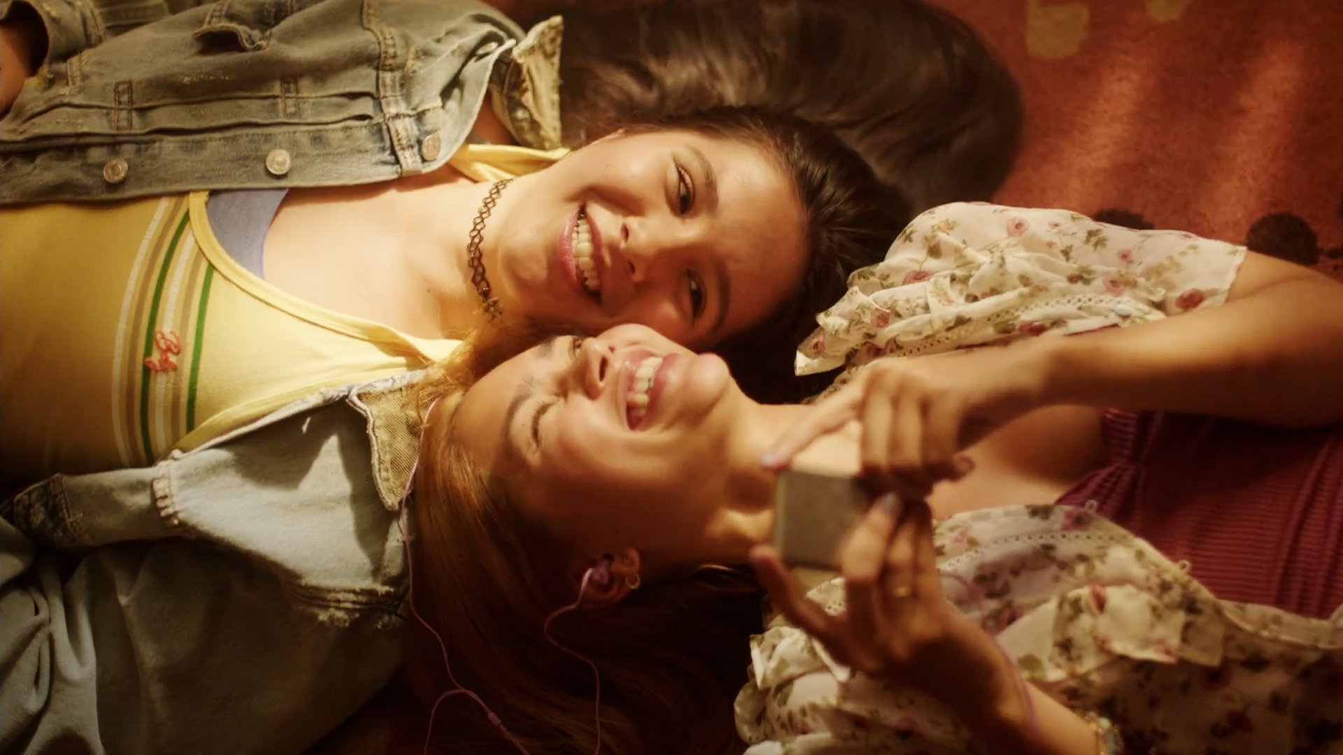 Review: ‘Girls Like Girls’ confidently captures being a teenager falling in love